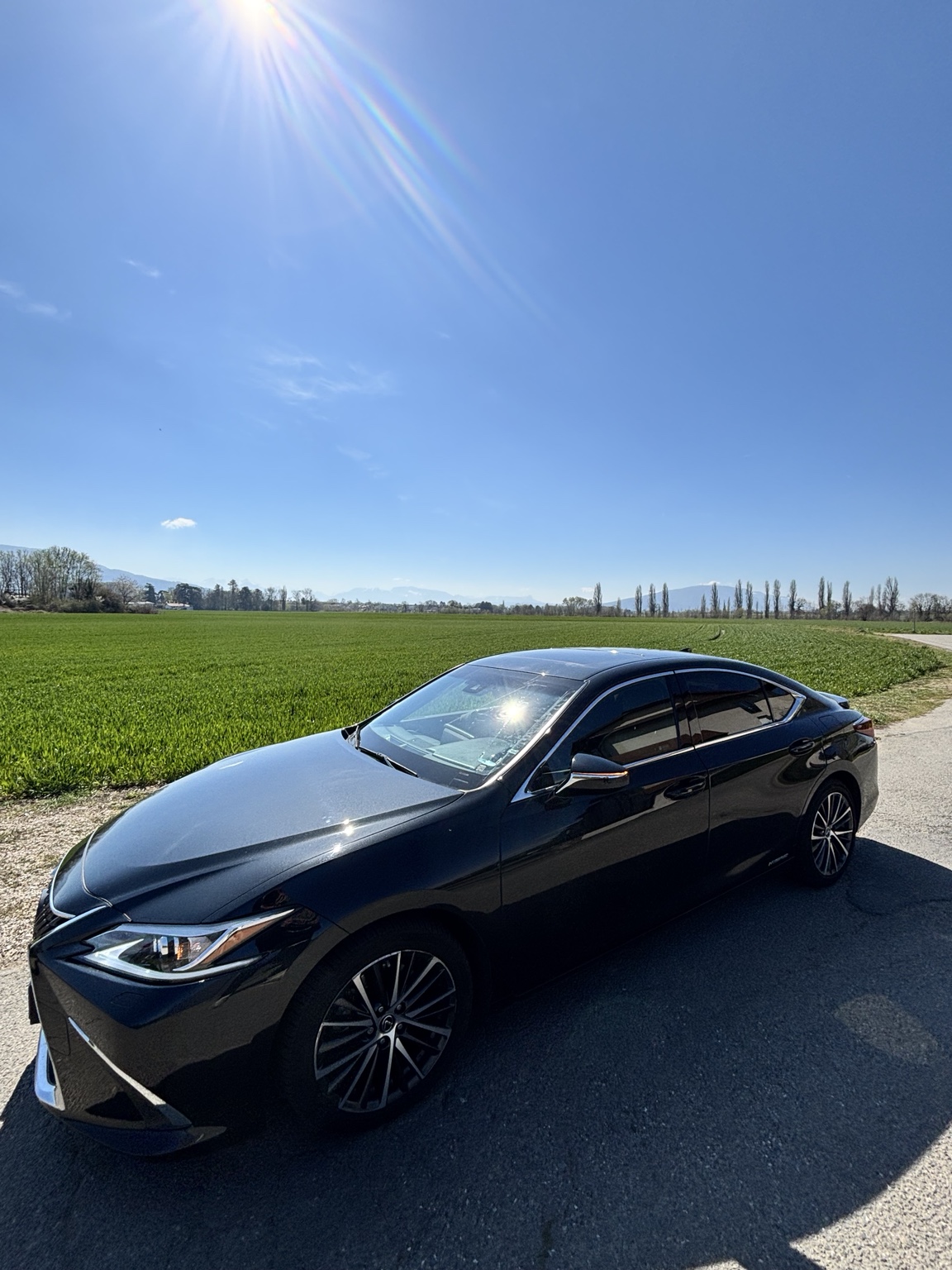 Lexus ES 300h de VTC Grand Genève près de Thonon-les-Bains